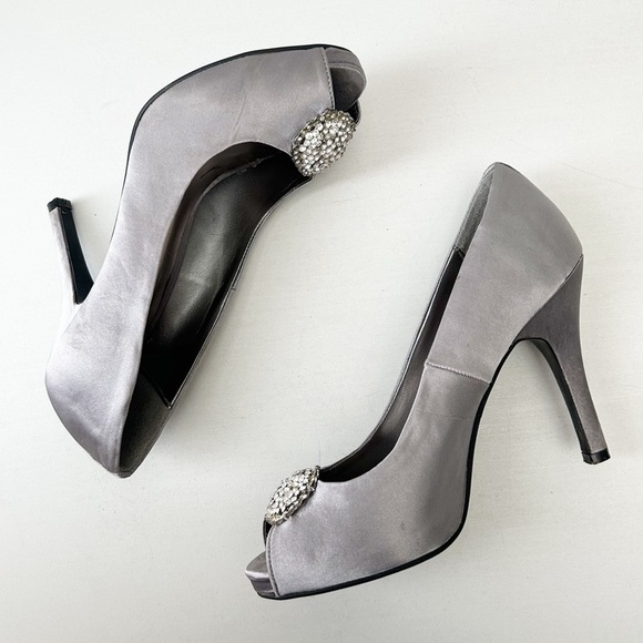 Roberto Vianni Silver Grey Satin Peep-Toe Platform Heels with Rhinestones Size 7 - Picture 10 of 15